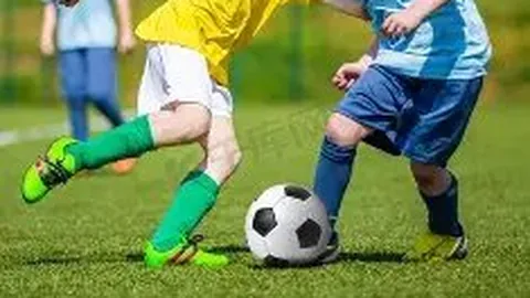 霍启刚助力国队士气高涨，女儿手持金牌萌态十足